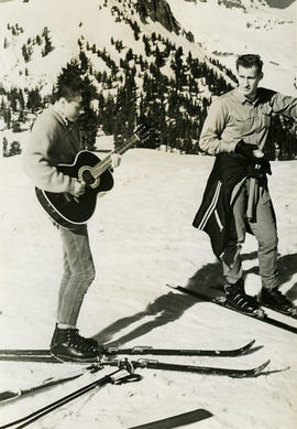 Guitar on skis