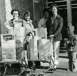 Women with shopping carts